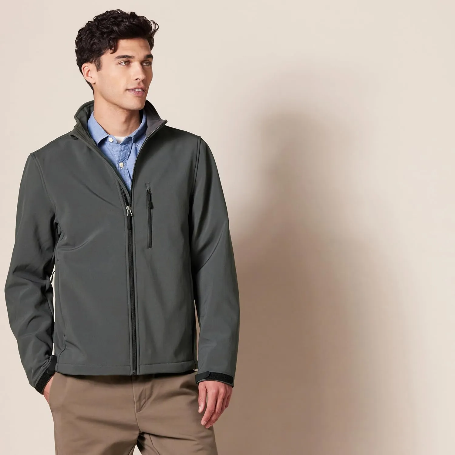 Amazon Essentials Men's Water-Resistant Softshell Jacket