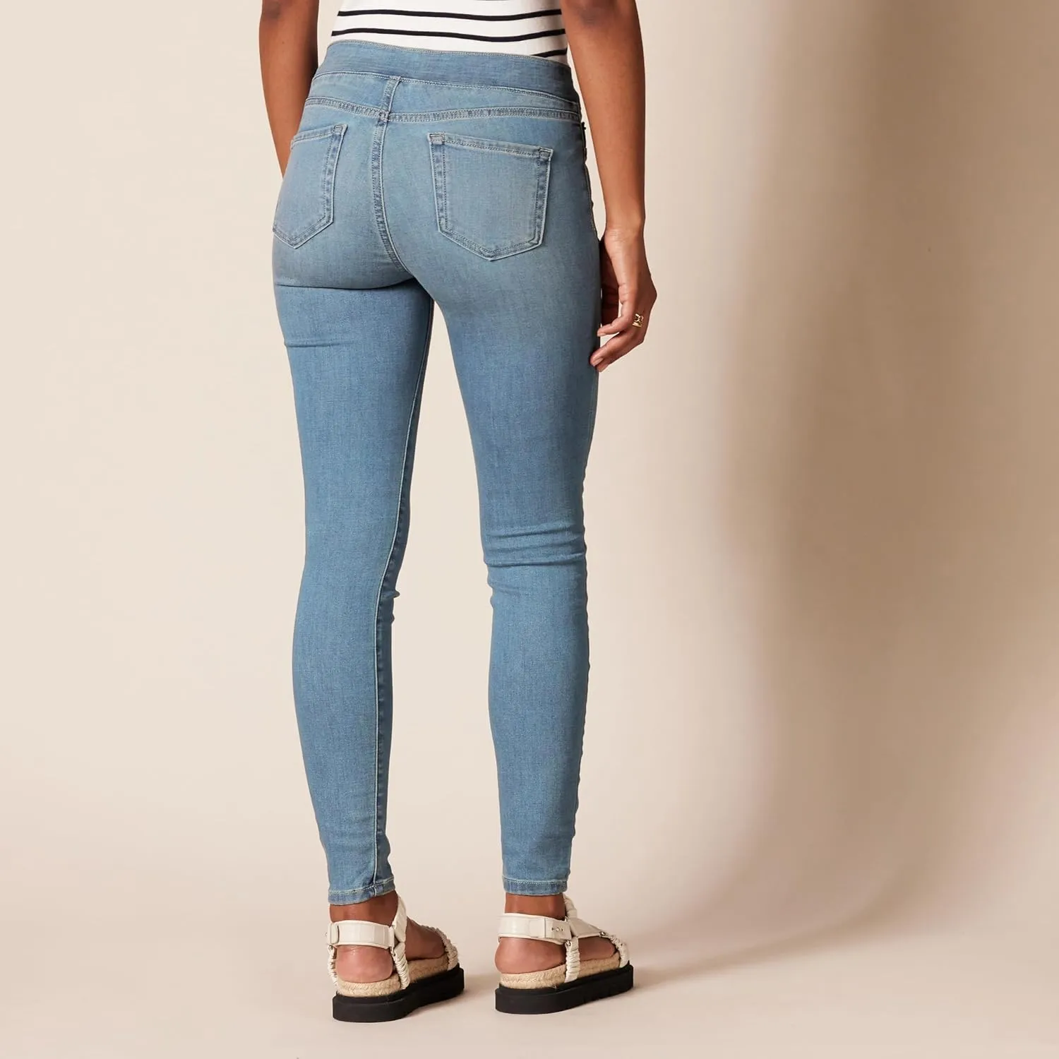 Amazon Essentials Women's Mid-Rise Stretch Pull-On Jegging (Available in Plus Size)