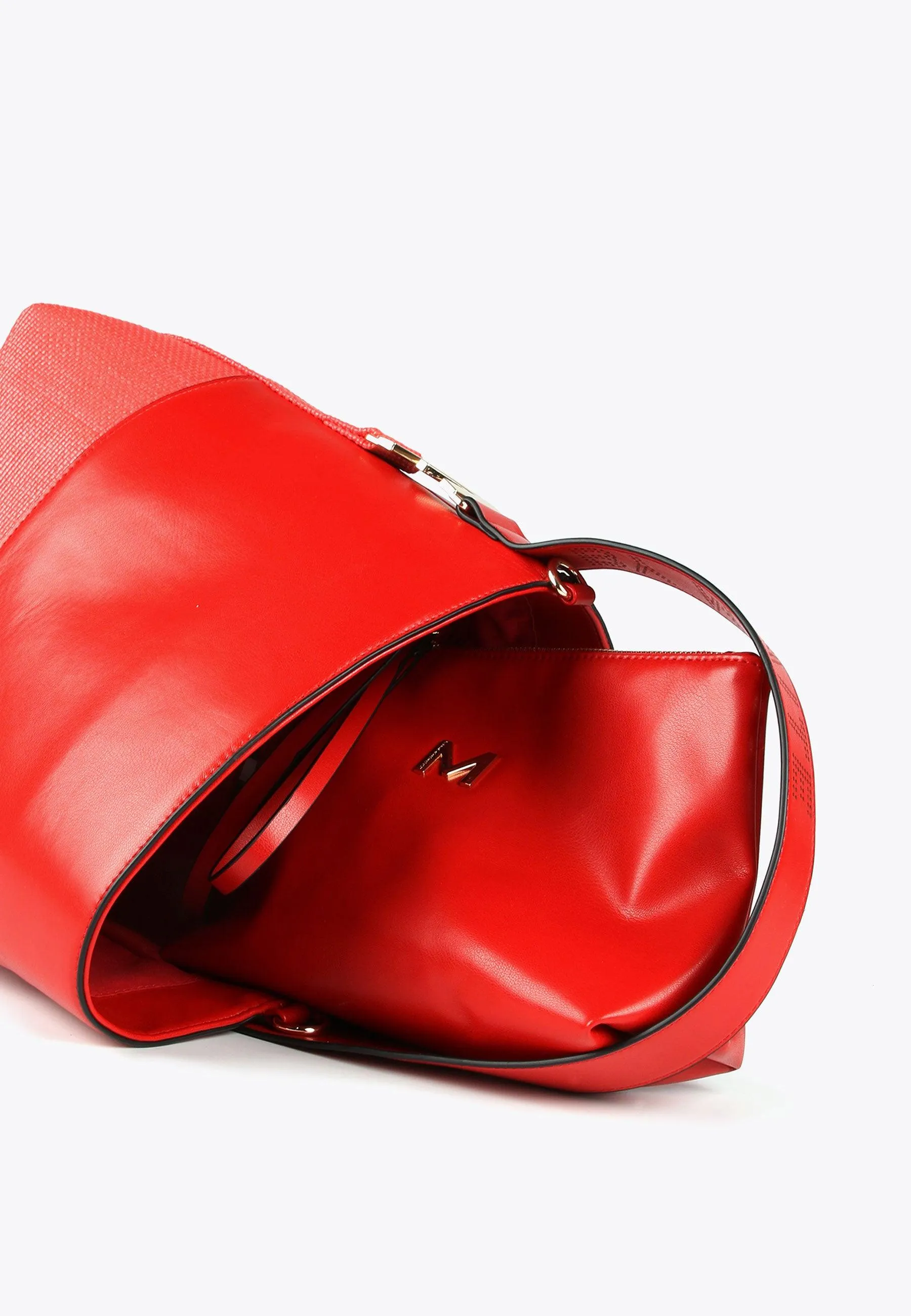 Crossbody bag in contrasting materials