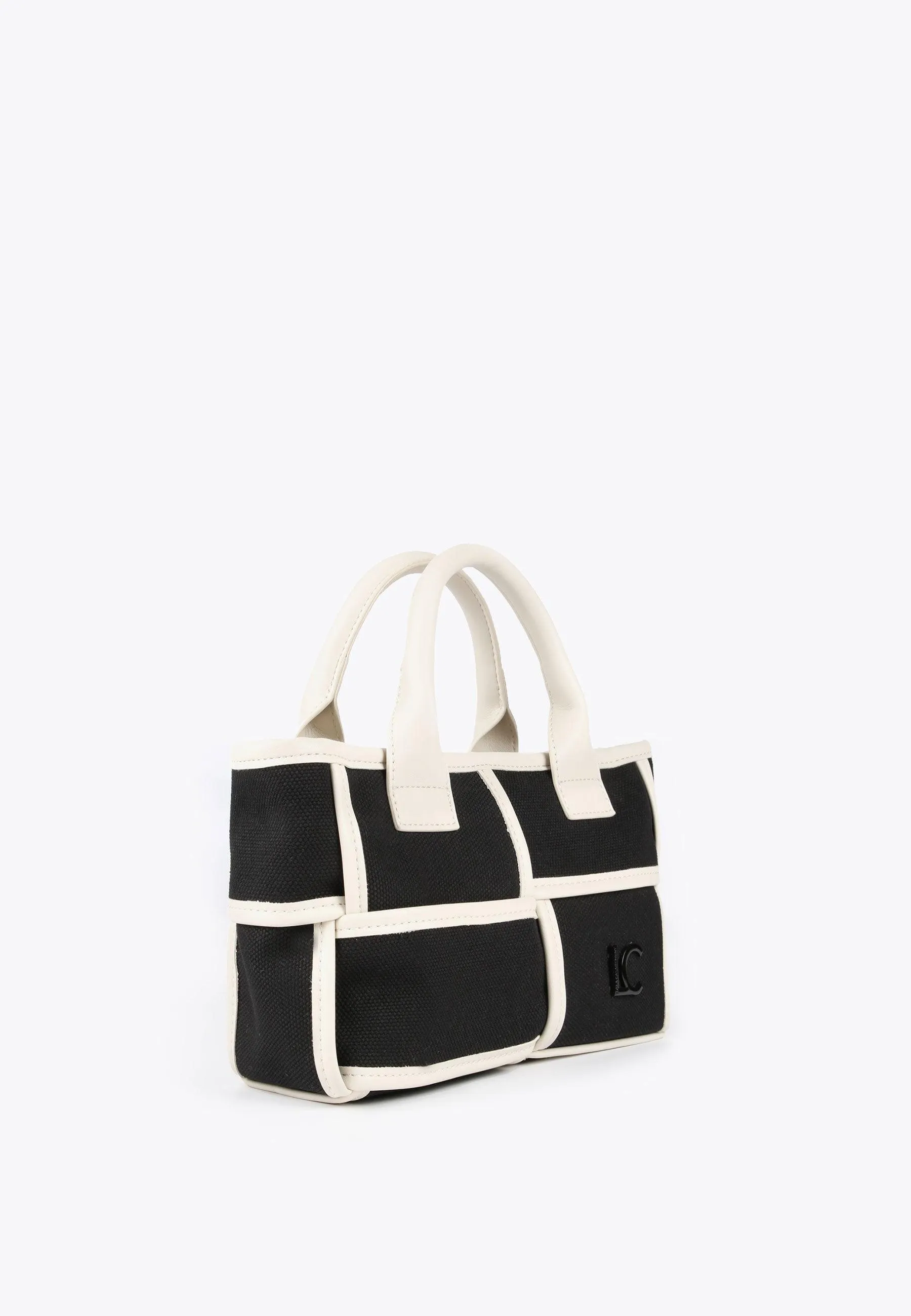 Crossbody bag with contrasting details