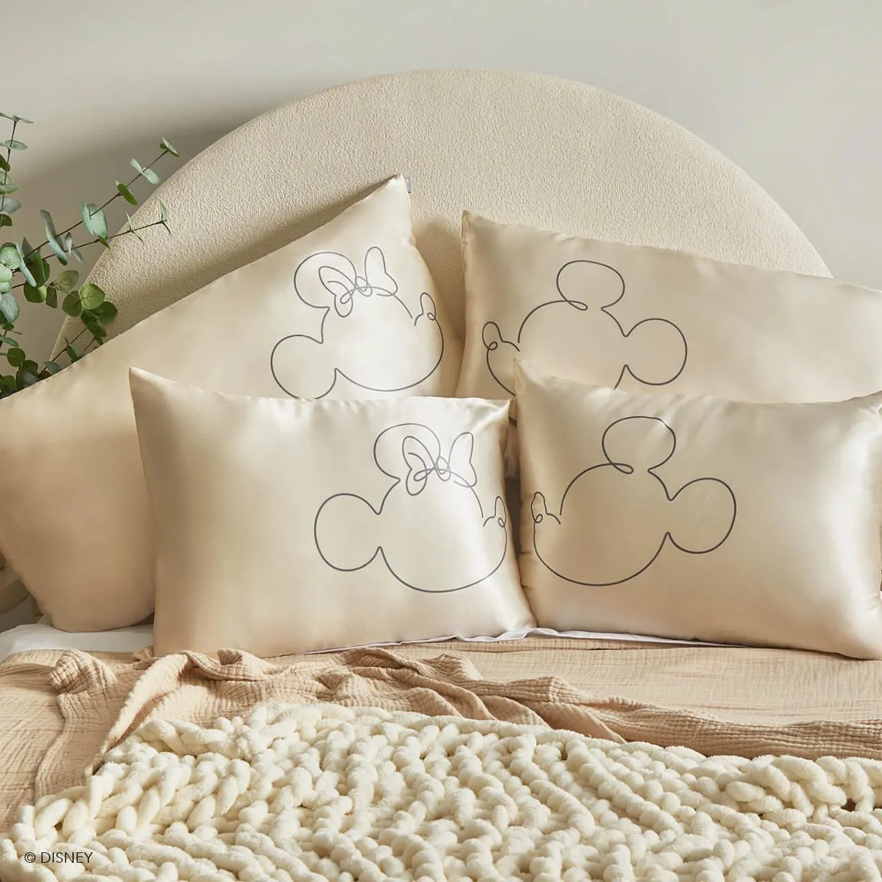 Kitsch Disney Mickey Mouse Satin Pillowcase with Zipper Softer Than Silk, Cooling Pillow Case for Hair & Skin, Wrinkle-Free, Washable, Queen/Standard (19x26)