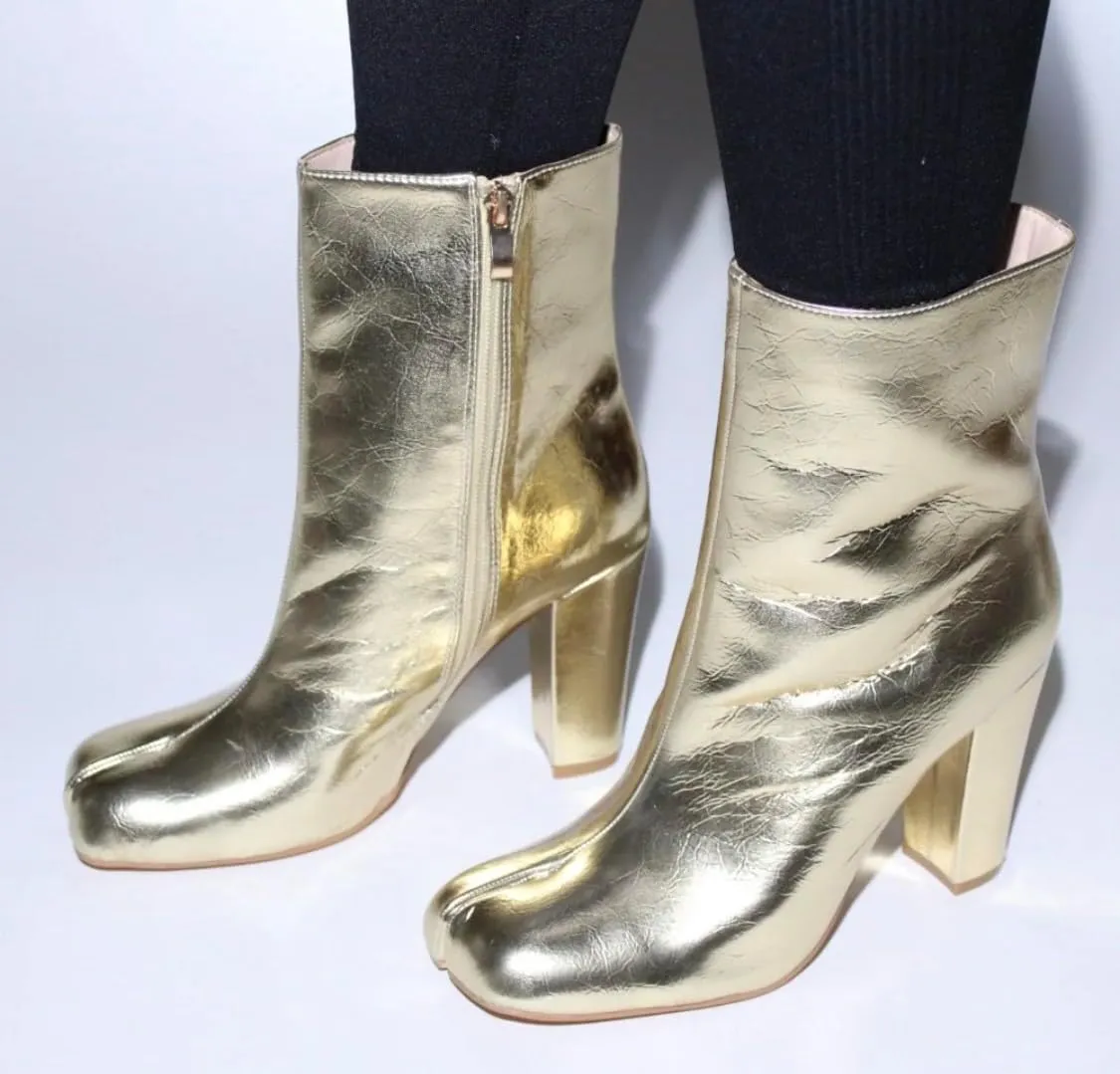 Liliana Mahomes-1 Womens Split Toe Tabi Boots Chunky Block Heel Ankle Booties