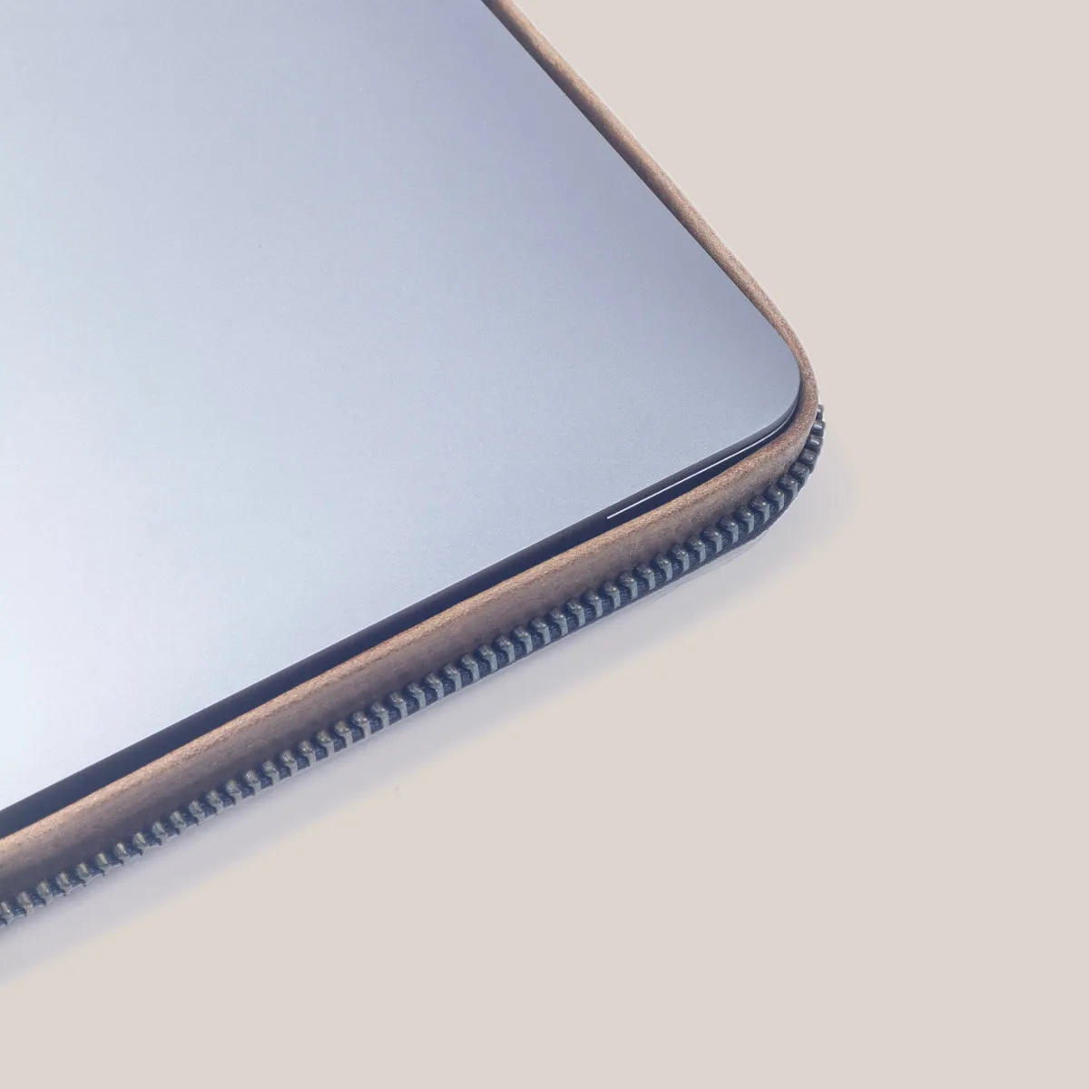 MacBook Pro 13 Zippered Laptop Case - Burnt Tobacco