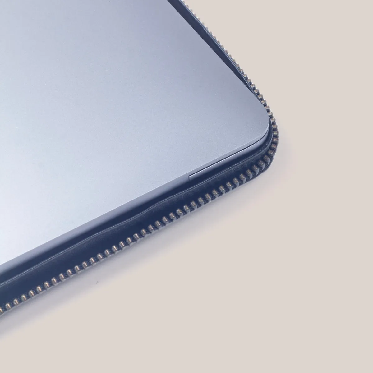 MacBook Pro 13 Zippered Laptop Case - Burnt Tobacco