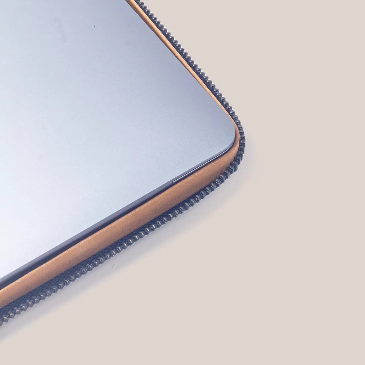 MacBook Pro 13 Zippered Laptop Case - Burnt Tobacco