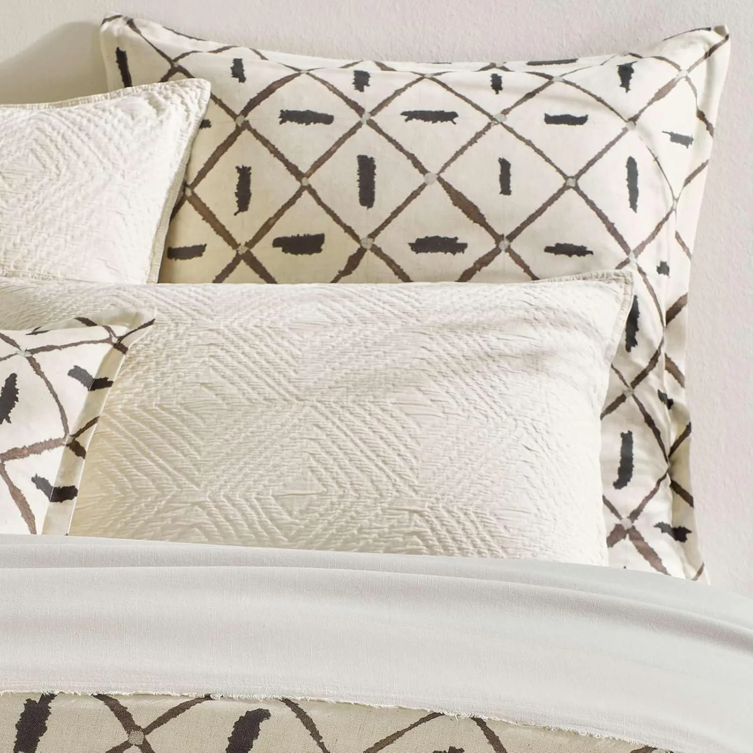 Tatum Ivory Sham, Standard Size, Ivory Graphic Pattern
