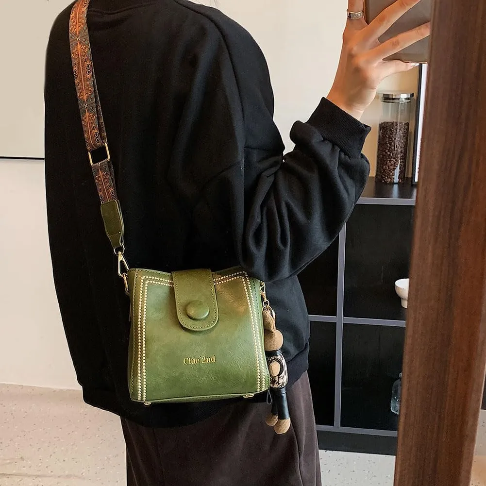 Women Retro Bucket Bag with Pendant Fashion PU Leather Crossbody Bag with Adjustable Wider Shoulder Strap Shoulder Purses