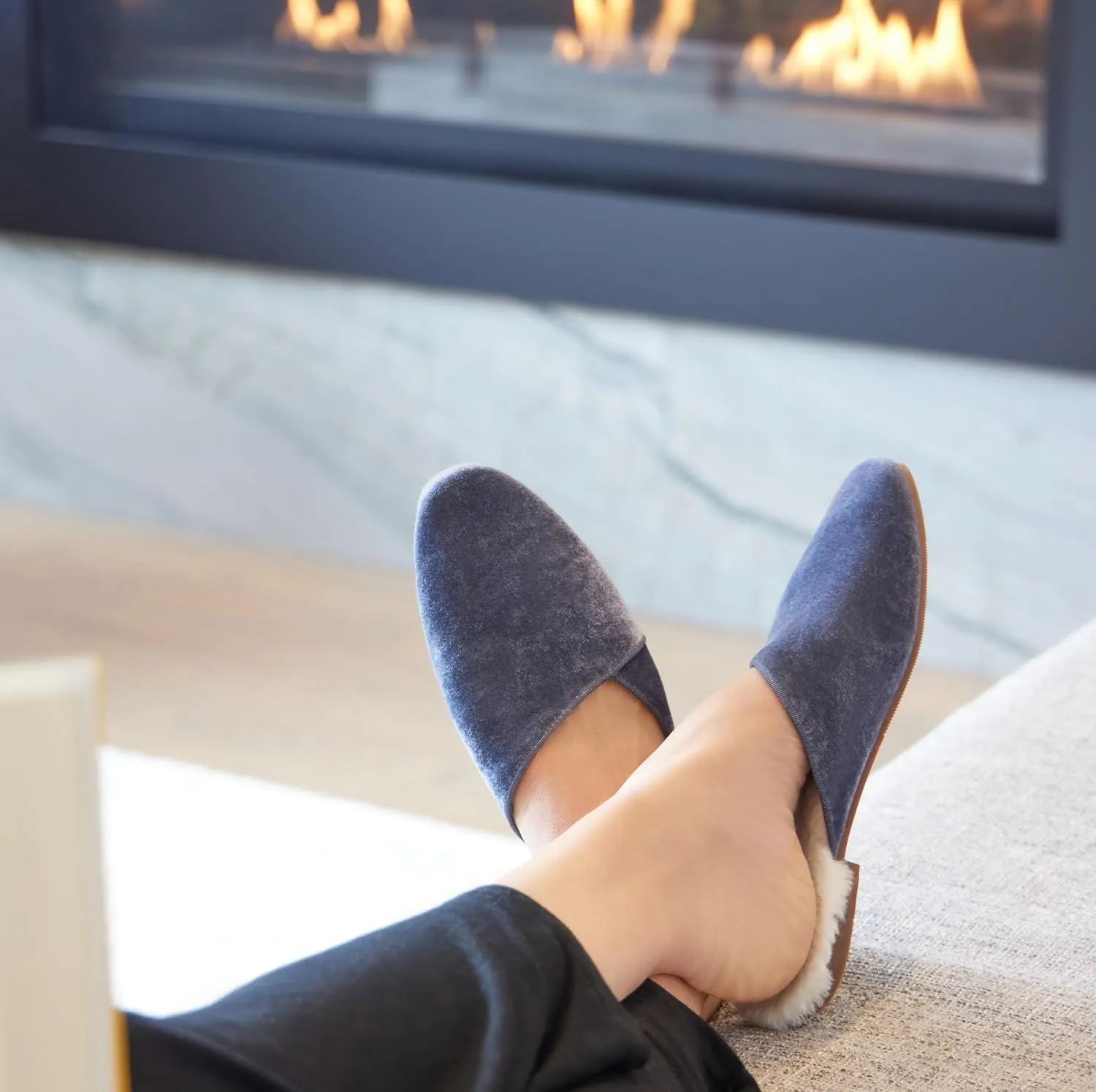 Women’s Slippers – Stylish Indoor Outdoor House Slippers with Arch Support, Memory Foam Cushion, Faux Fur Lining – Anti-Slip Sole, Comfortable & Machine Washable.