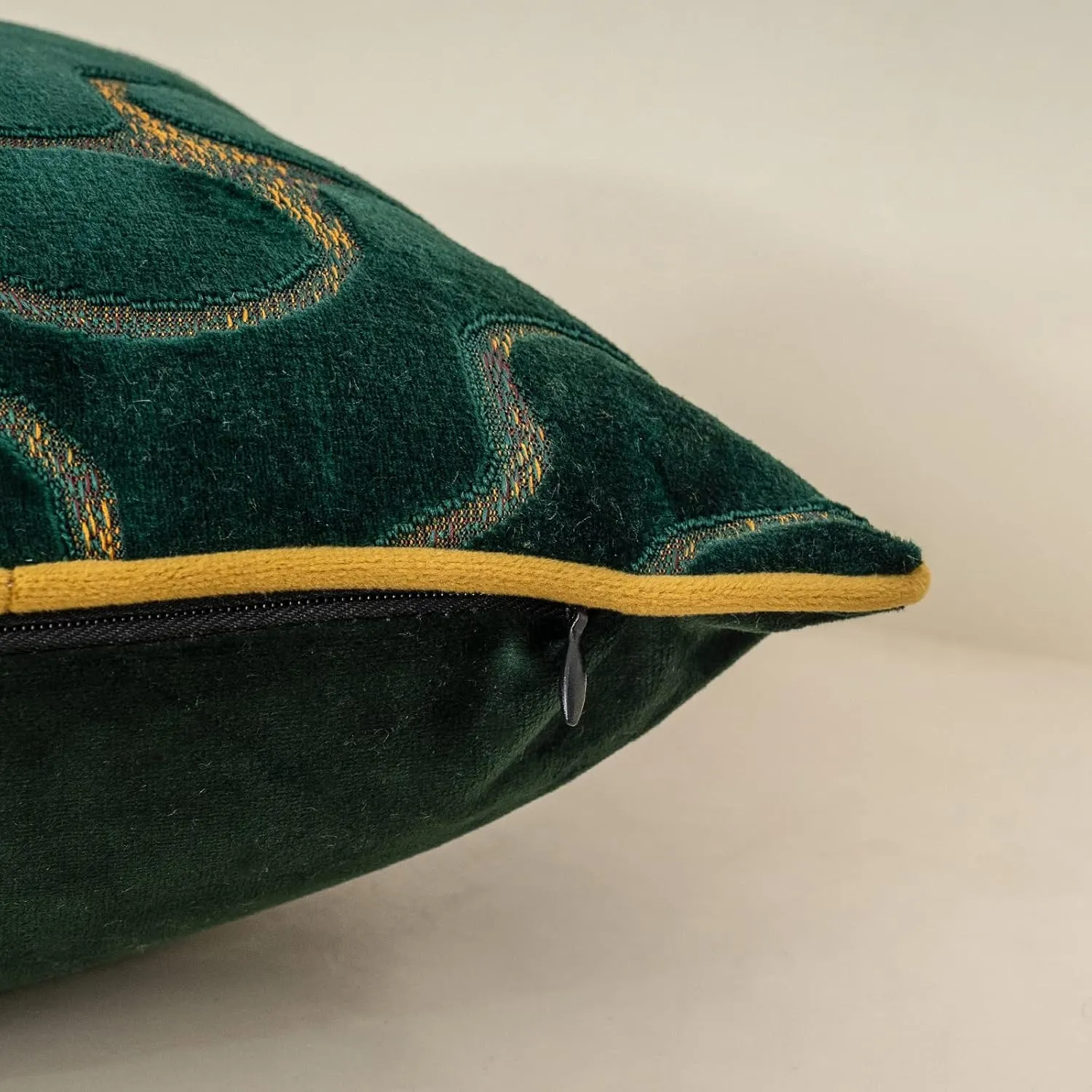 Yangest Green Square Throw Pillow Cover Wavy Velvet Cushion Cover Modern Zippered Pillowcase for Sofa Couch Bedroom Living Room Chair, 18 x 18 Inch