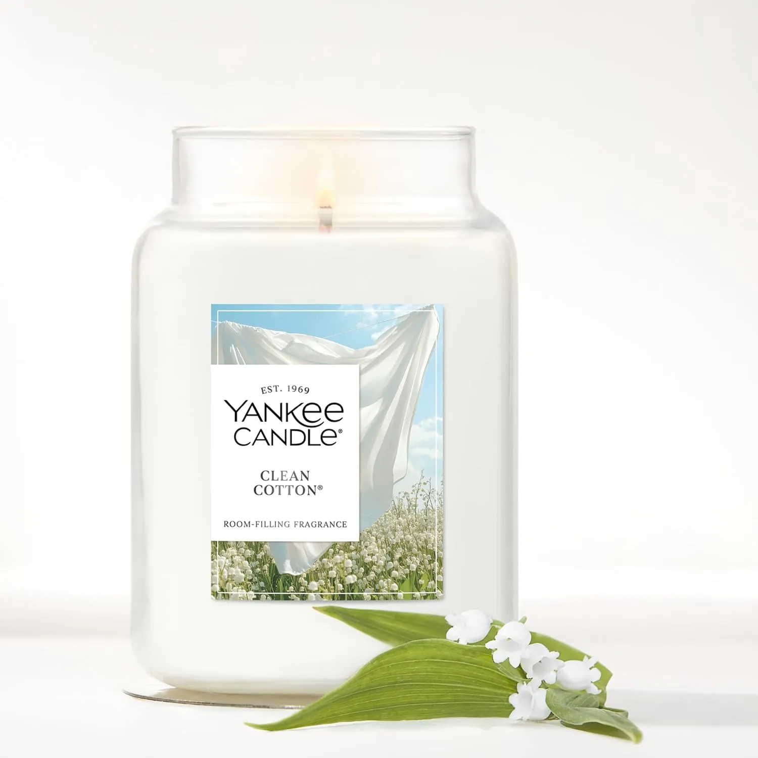 Yankee Candle Large Jar Scented Candle with up to 150 Hour Burn Time, Soy Wax Blend for Cleaner Consistent Burn, 22 oz Jar Candle with Room Filling Fragrance, Clean Cotton